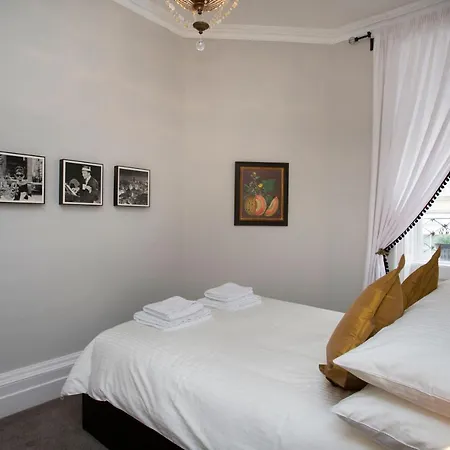 1 Bed Georgian Apartment In Bath City Centre Exterior photo