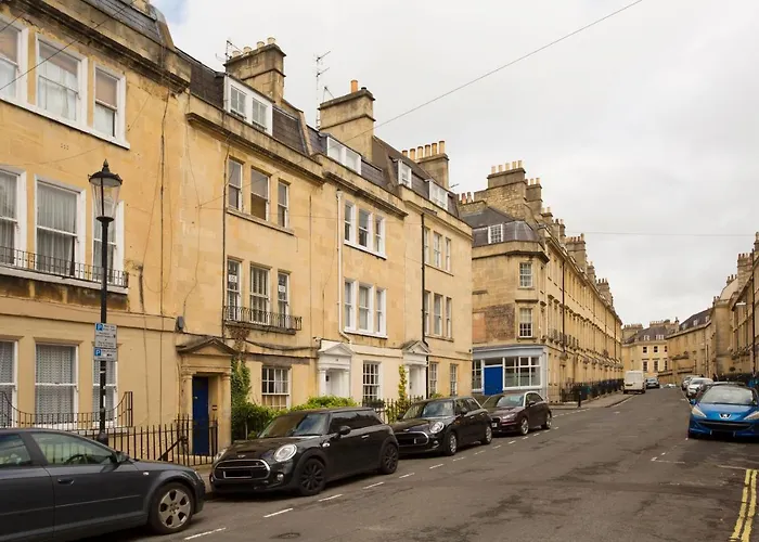 1 Bed Georgian Apartment In Bath City Centre
